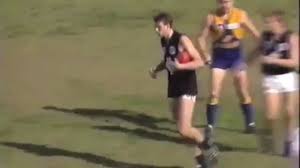 1993 Rd 14 - Stephen Oliver going back to shoot for goal.