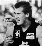 1985 Rd 6 - A concussed David Glascott.