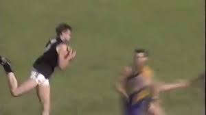 1993 Rd 14 - Stephen Oliver takes a chest mark.