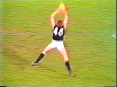 1989 Rd 19 - Ashley Matthews marks the footy.