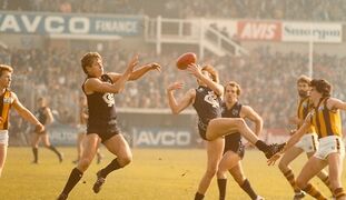 1983 Rd 9 - Glascott and Southby contest for the footy.
