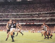1992 Rd 8 - Luke O'Sullivan thumps the ball long.