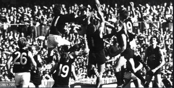 1968 Grand Final - Serge Silvagni marks strongly.